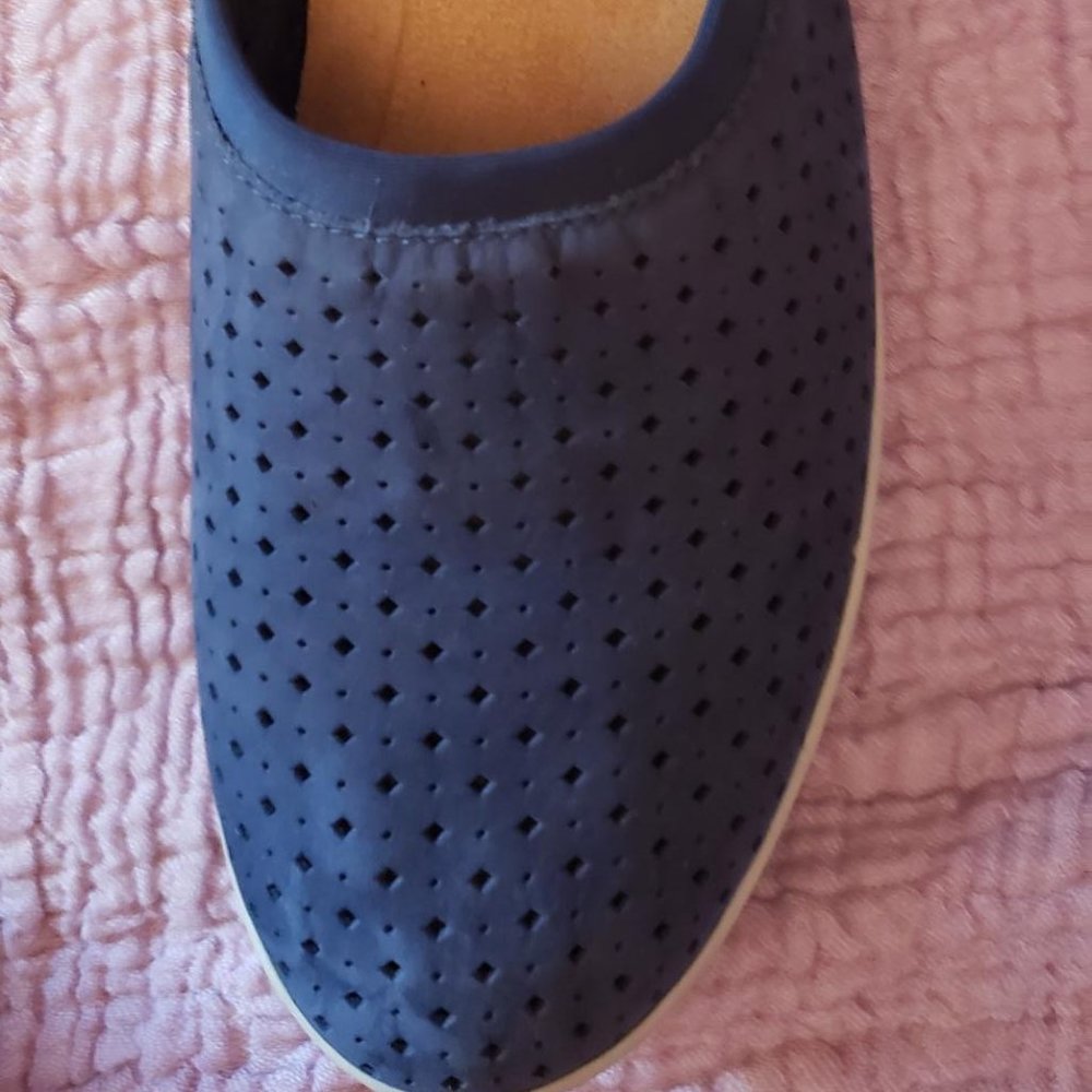 Earth Origins navy suede laser perforated sneakers/size 11